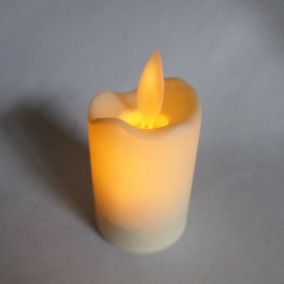 NEW 2” FLAMELESS BATTERY POWERED MAGIC FLICKERING VOTIVE CANDLE SET OF 12 - Picture 8 of 11
